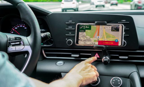 운전 중 티맵 사용 모습