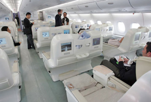 Read more about the article 승무원이 직접 알려주는 ‘절대 하지 말아야 할 비행 꿀팁 5가지’