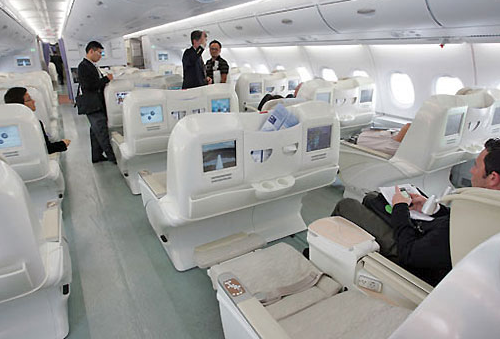 Read more about the article 승무원이 직접 알려주는 ‘절대 하지 말아야 할 비행 꿀팁 5가지’