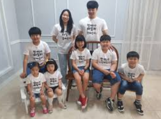 2025년 다자녀 가정 행복한 가족 모습