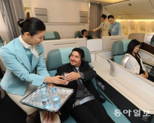 Read more about the article 장거리 비행 피로 줄이는 5가지 방법 (완벽 가이드)