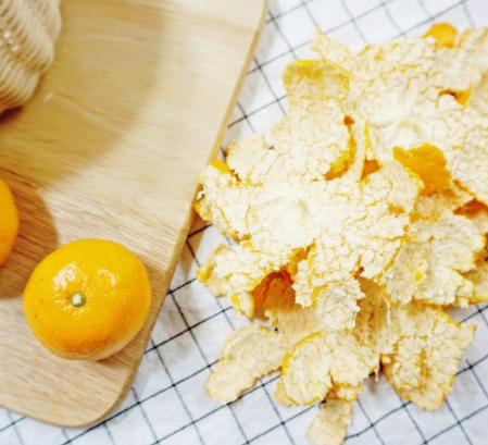 귤 껍질을 활용한 냉장고 냄새 제거