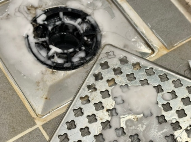 베이킹소다와 식초로 화장실 배수구 세척2