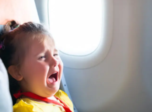Read more about the article 아이 비행기 귀 통증 대처법: 귀 아플 때 통증 완화 꿀팁
