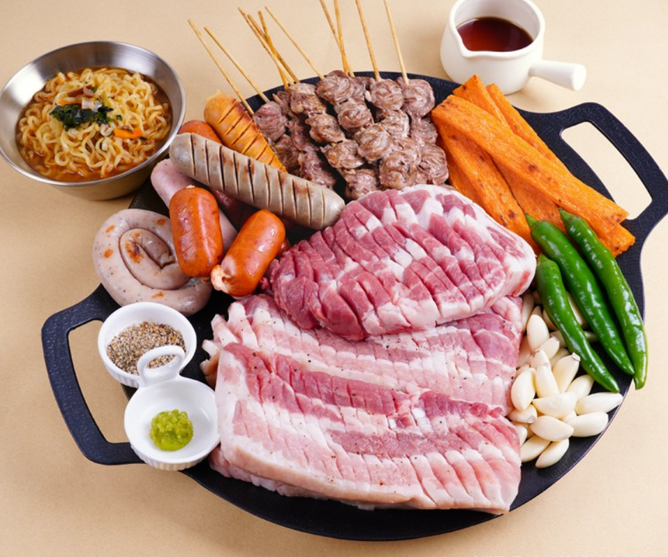 You are currently viewing 캠핑 밀키트 추천: 한돈 삼겹살과 목살로 완성하는 최고의 바베큐