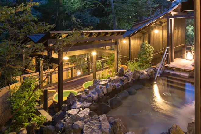 하코네 온천 노천탕 전경 이미지