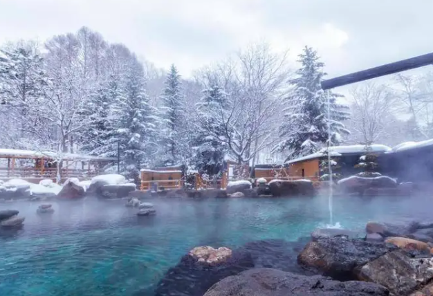 Read more about the article 일본 온천 여행 추천 지역 BEST 3｜지역별 추천 온천·비용·매너·준비물까지 완전 정리