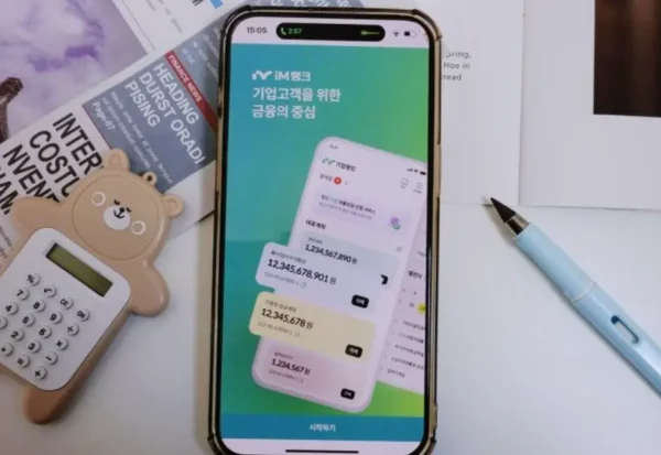 파킹통장 상품별 금리 순위를 비교하는 화면과 계산기